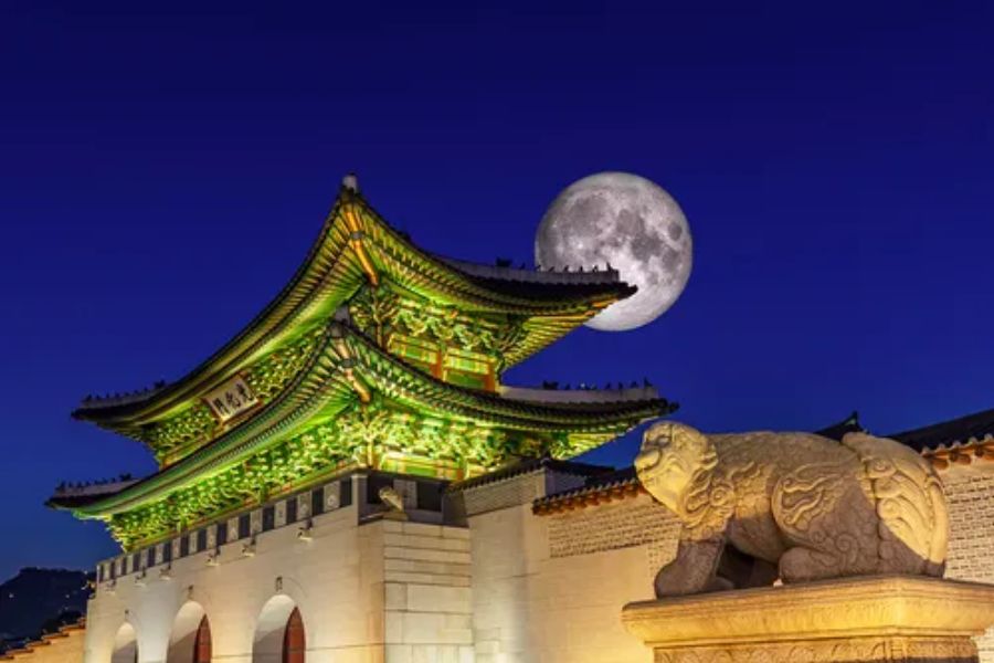 Thưởng thức đêm mùa thu với tour ánh sáng tại điện Gyeongbokgung